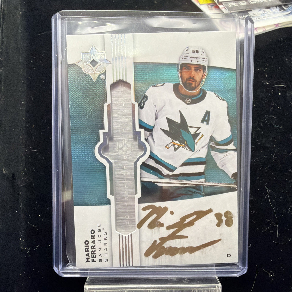 2022-23 MARIO FERRARO UD ULTIMATE COLLECTION EMBLEMS GOLD INK AUTO #UE-MF0