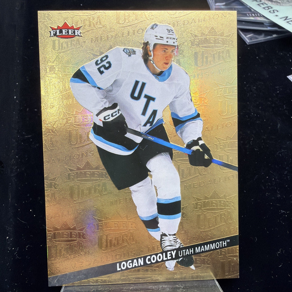 2025-26 Upper Deck Fleer Ultra Medallions Gold 120/200 Logan Cooley #M-13 0n3v0